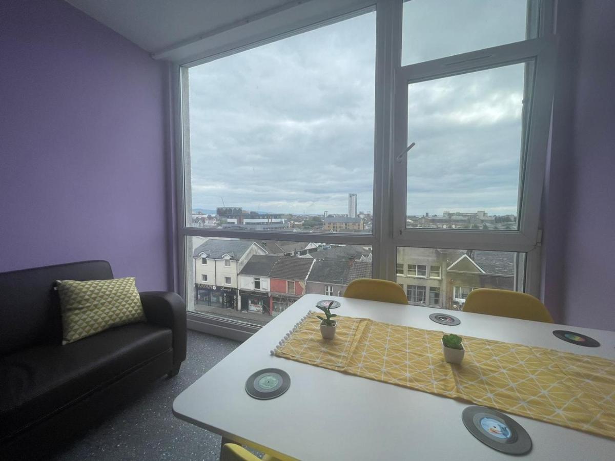 Neon 160 Hostel Swansea Bagian luar foto