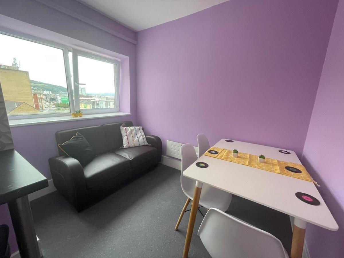 Neon 160 Hostel Swansea Bagian luar foto
