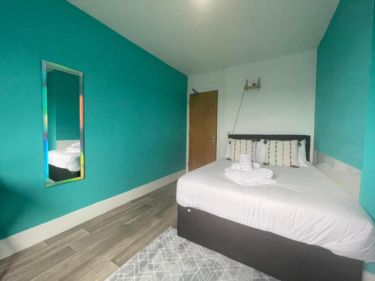 Neon 160 Hostel Swansea Bagian luar foto