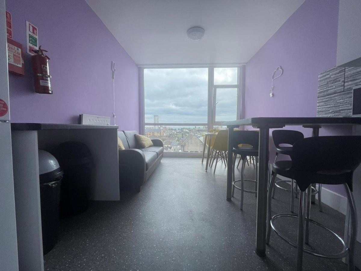 Neon 160 Hostel Swansea Bagian luar foto