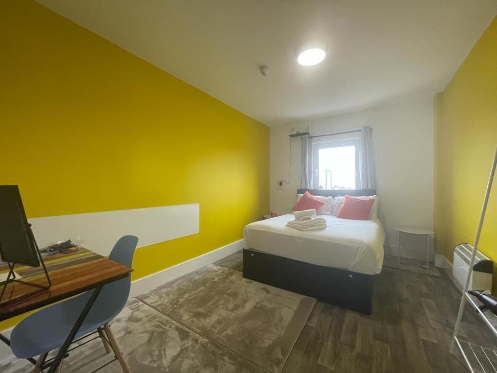 Neon 160 Hostel Swansea Bagian luar foto