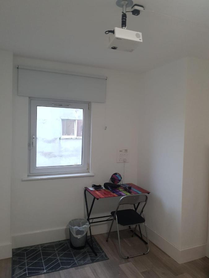 Neon 160 Hostel Swansea Bagian luar foto