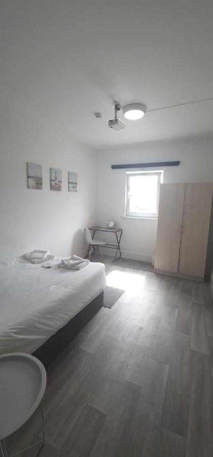 Neon 160 Hostel Swansea Bagian luar foto
