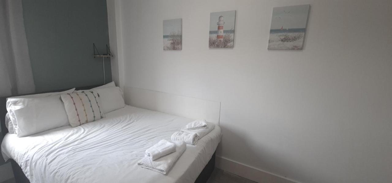 Neon 160 Hostel Swansea Bagian luar foto