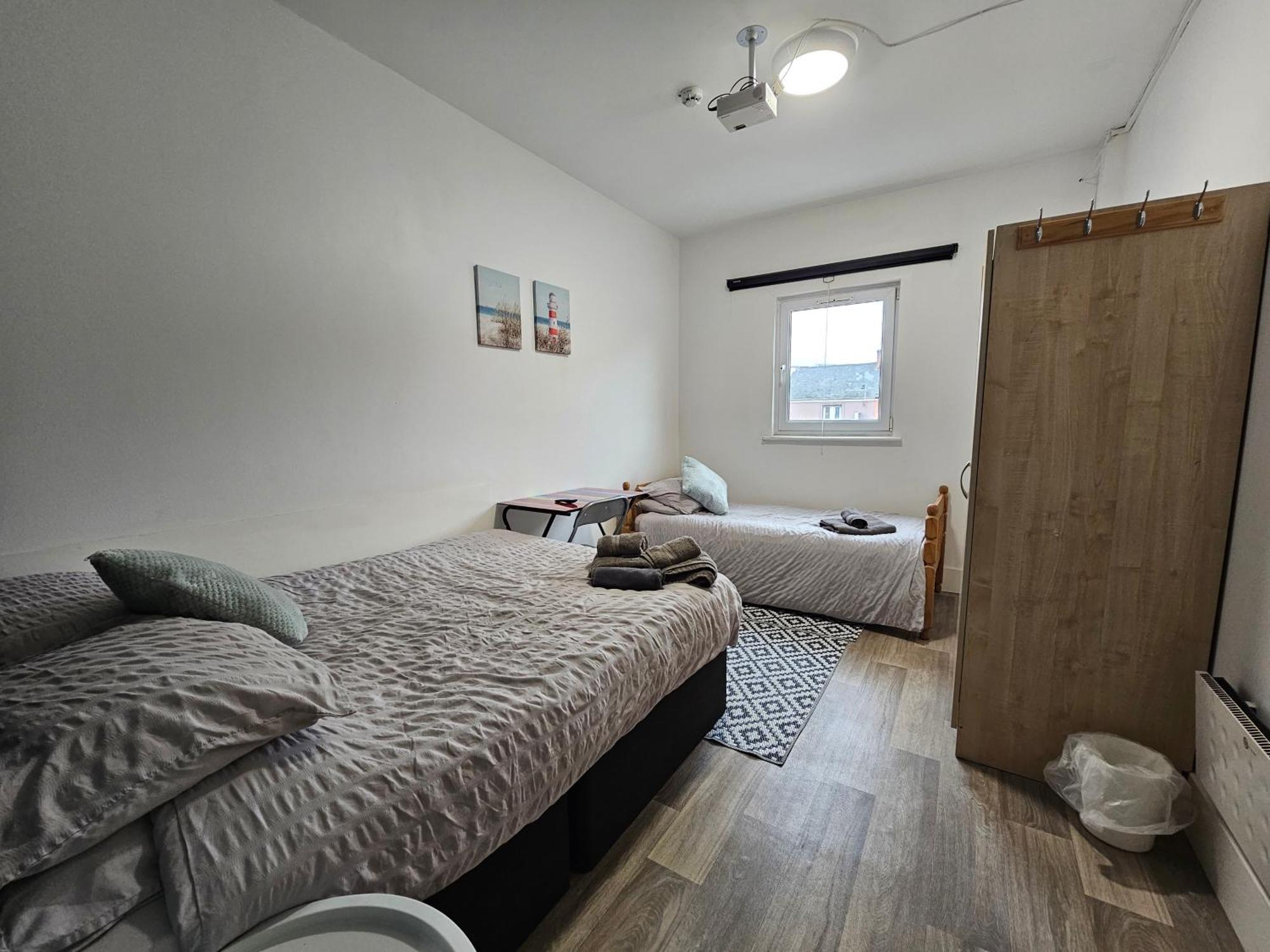 Neon 160 Hostel Swansea Bagian luar foto